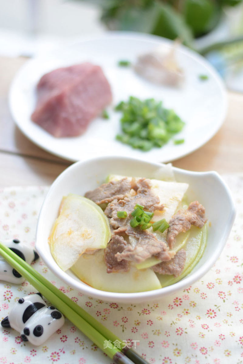 Summer Vegetables are The Most Detoxifying---stir-fried Sliced Pork with Gourd recipe