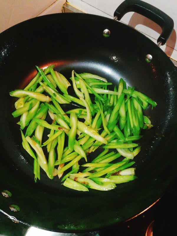 Celery Stir-fried Yuba recipe