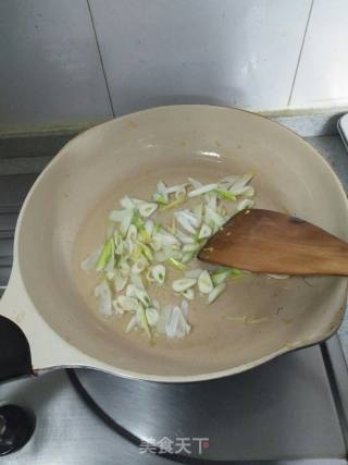 Scrambled Eggs with Spiny Sprouts recipe