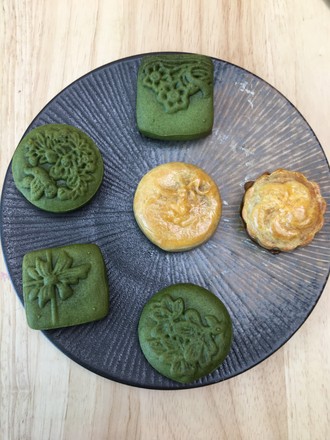 Cantonese-style Moon Cakes, Salted Egg Yolk is Not Used to Eat, The Lotus Paste Tastes Really Good recipe