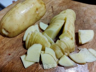 Fried Potato Chips with Green Shrimp recipe