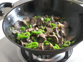 Stir-fried Pork Lung with Hot Peppers recipe