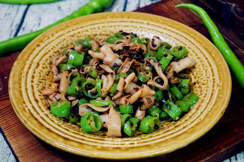 Stir-fried Goose Intestines with Broken Rice Sprouts
