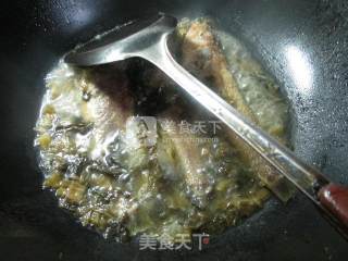 Boiled Yellow Croaker with Sauerkraut recipe