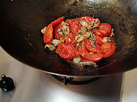 Stir-fried Ebony Chicken with Tomato recipe