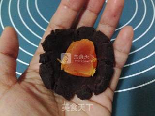 Bean Paste and Egg Yolk Guangyue recipe