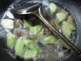 Loofah and Clam Soup recipe