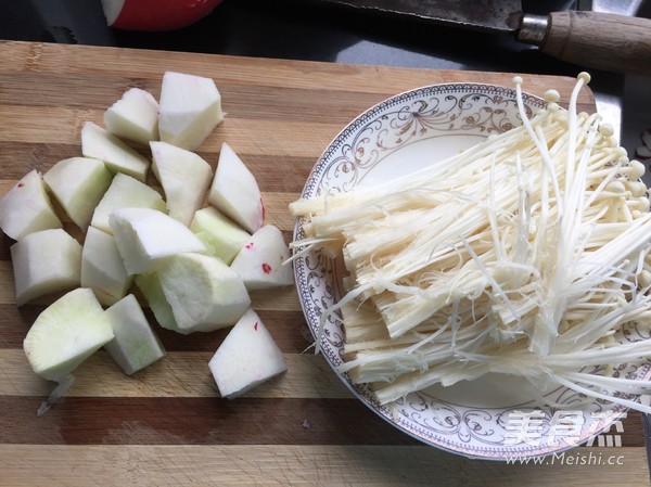 Radish and Enoki Mushroom Soup recipe