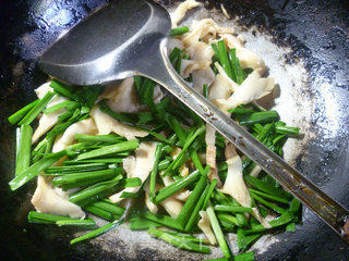 Stir-fried Oyster Mushroom with Leek and Shredded Pork recipe