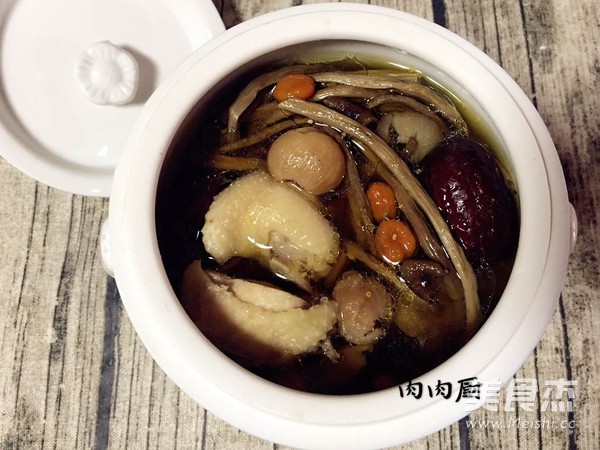 Laoguang Autumn and Winter Healthy Soup with Tea Tree Mushroom Stewed Chicken Meat Kitchen recipe