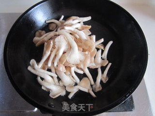 Shimeji Mushroom Fried Bean Sprouts recipe