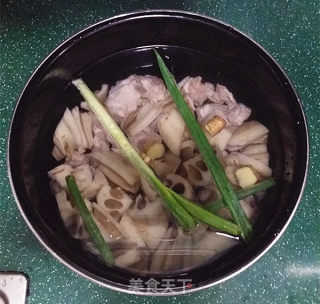 Pork Tail Bone Stewed Lotus Root recipe