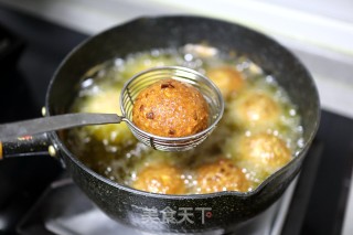 Salted Egg Yolk Sixi Meatballs recipe