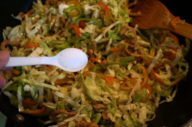 Stir-fried Rice Noodles with Shredded Pork and Cabbage recipe