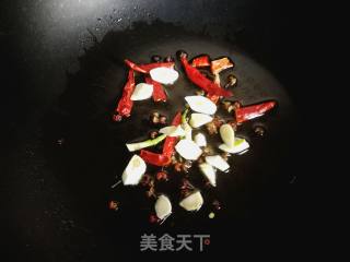 #团圆饭# Fried Large Intestine with Garlic Seedlings recipe