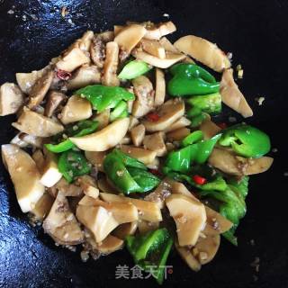 Fried Pleurotus Eryngii and Green Pepper recipe