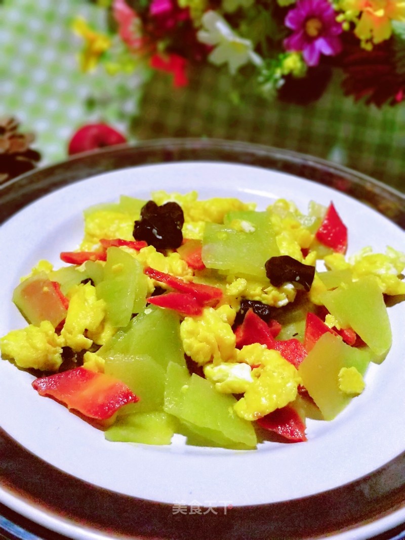 Scrambled Eggs with Green Bamboo and Fungus recipe