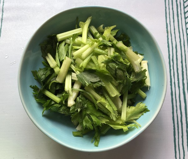 Celery Stir-fried Black Fungus recipe