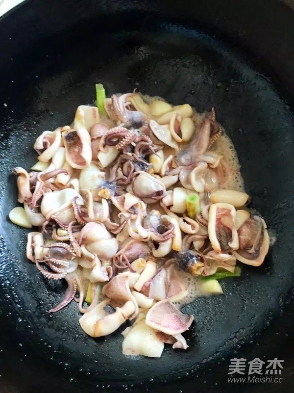 Stir-fried Pentube Fish with Leek recipe