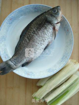 Braised Crucian Carp with Green Onion recipe