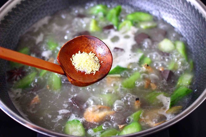 Stewed Pork Blood with Loofah and Shrimp recipe