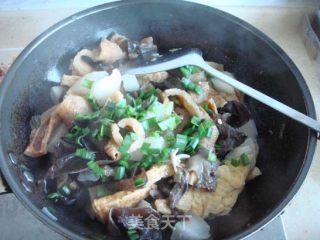 Fried Pork Skin Stew in A Pot recipe