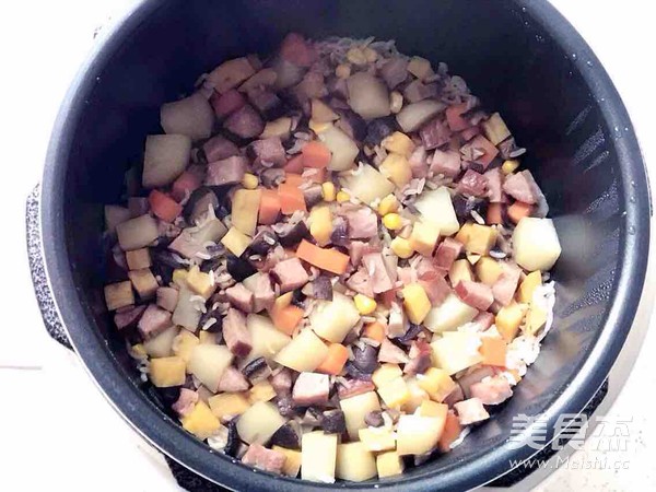 Braised Rice with Red Intestine and Potatoes recipe