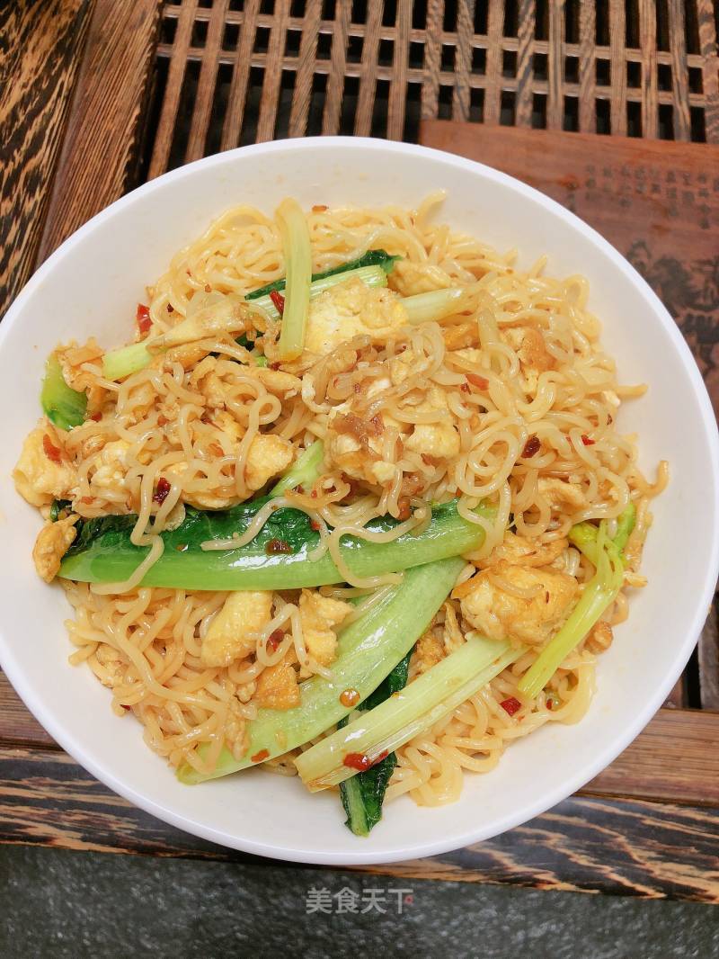 Fried Instant Noodles with Egg recipe