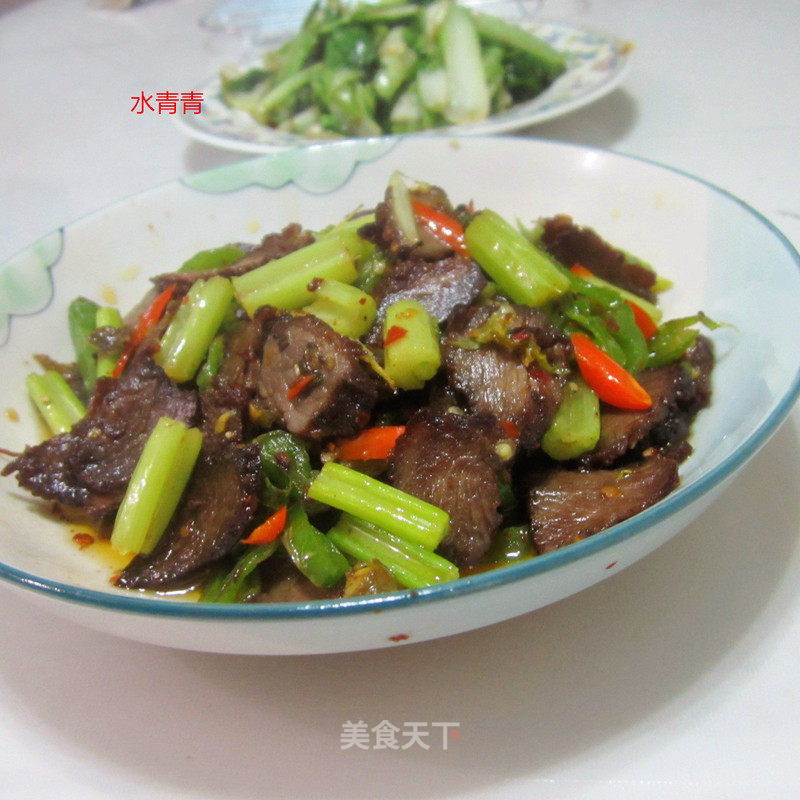 Stir-fried Cured Beef with Celery and Green Pepper