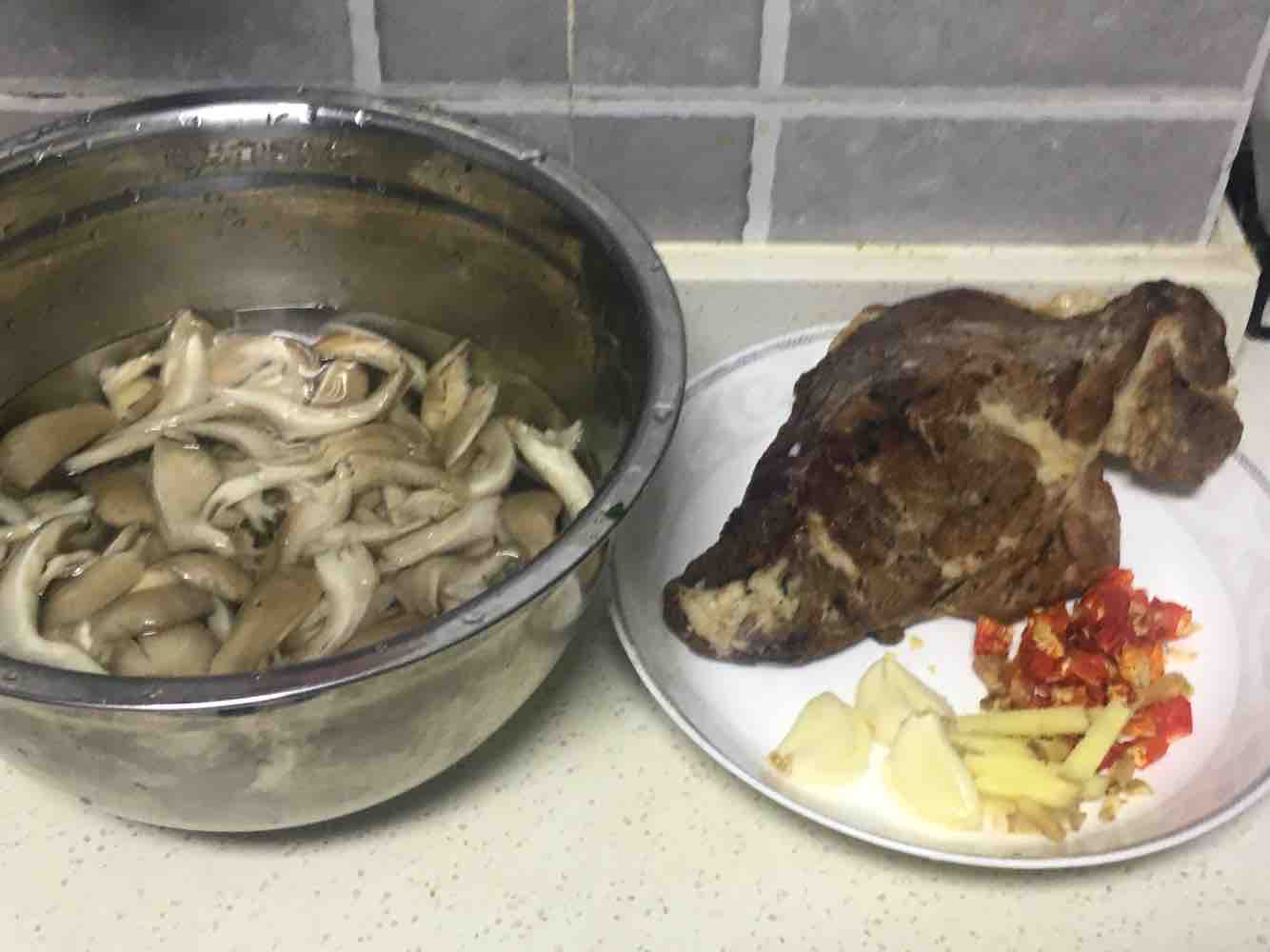 Stir-fried Cured Beef with Mushroom recipe
