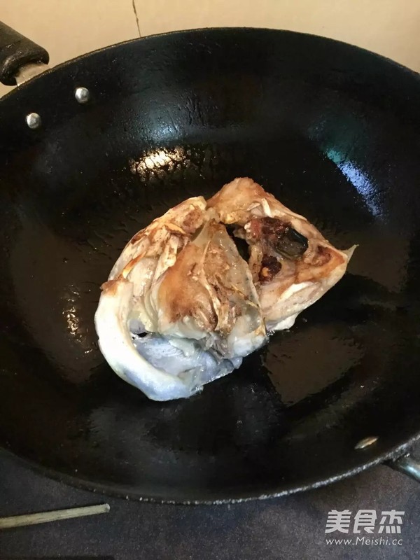 Wolfberry Leaf Fish Head Soup recipe