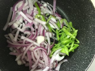 Stir-fried Shredded Beef with Onion and Green Pepper recipe