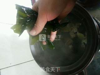 Kelp and Water Chestnut Pork Knuckle Soup recipe
