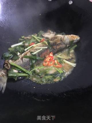 Braised Mullet with Garlic Sprouts recipe