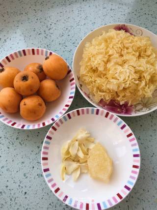 Loquat and Tremella Soup recipe