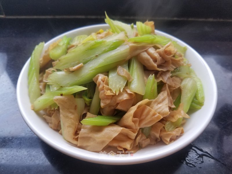 Celery Stir-fried Dried Tofu recipe