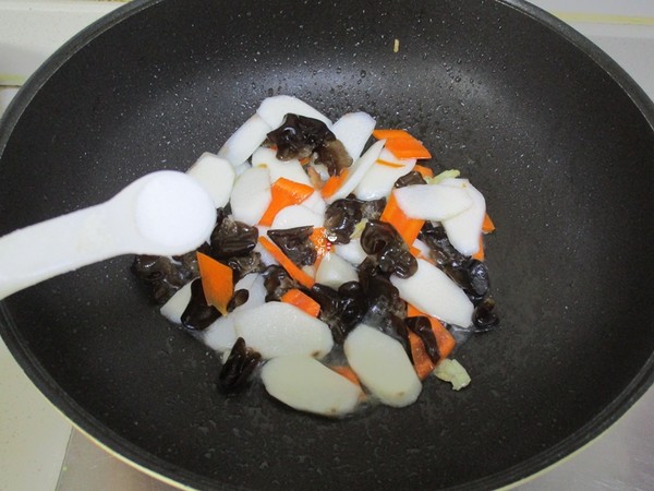 Fried Pork with Yam and Black Fungus recipe