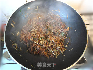 Stir-fried Shredded Pork with Wild Artemisia recipe