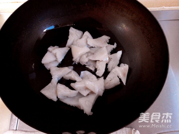 Stir-fried Cuttlefish Flowers with Garlic Stalks recipe