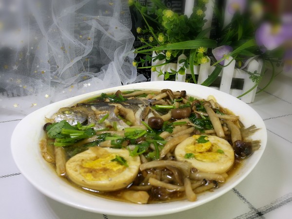 Silver Pomfret Stewed Seafood Mushroom recipe