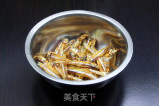 Stir-fried Dried River Fish with Leeks recipe