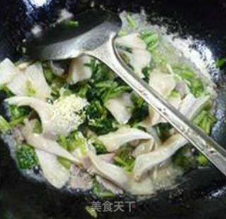 Stir-fried Pleurotus with Lean Pork and Pickled Vegetables recipe