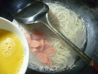 Ham Sausage and Egg Flower Soba Noodles recipe