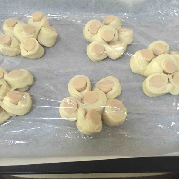 Flower Sausage Bun recipe