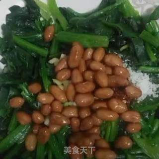 Spinach Mixed with Peanuts recipe