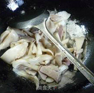 Stir-fried Pleurotus with Lean Pork and Pickled Vegetables recipe