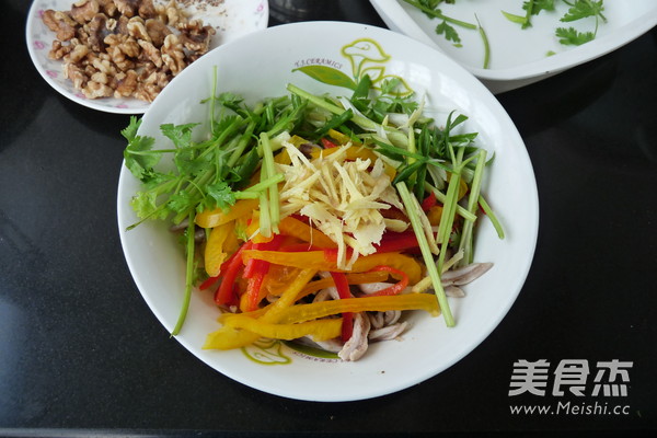 Shredded Belly with Walnuts and Bell Peppers recipe