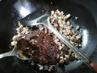 Minced Meat, Peanuts and Shiitake Mushroom Sauce recipe