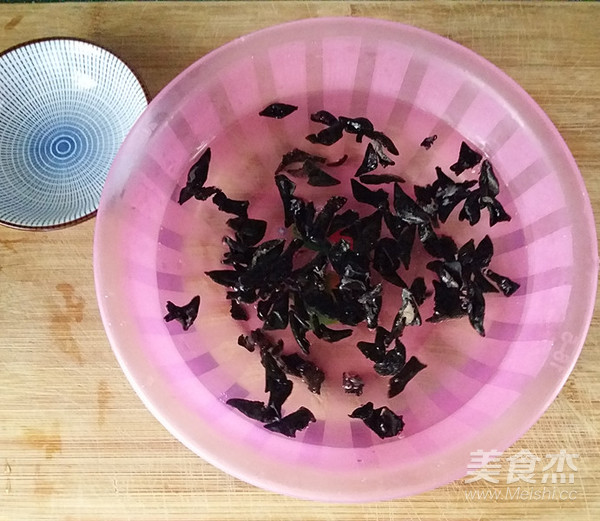 Sour and Spicy Fungus Mixed with Lotus Root Slices recipe