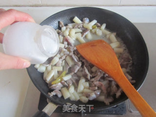 Soaked Lotus Root with Fried Chicken Gizzards recipe